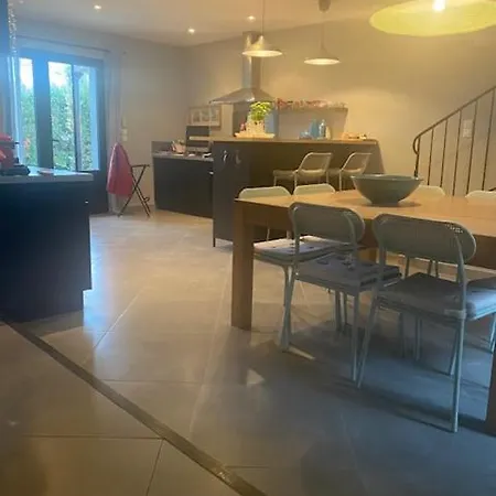 Maison De Familiale Avec Piscine Privee